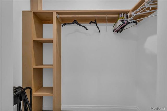 166 Oak Street PH5, Wyandotte, MI 48192