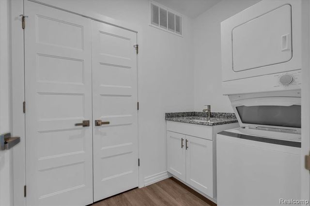 166 Oak Street PH5, Wyandotte, MI 48192