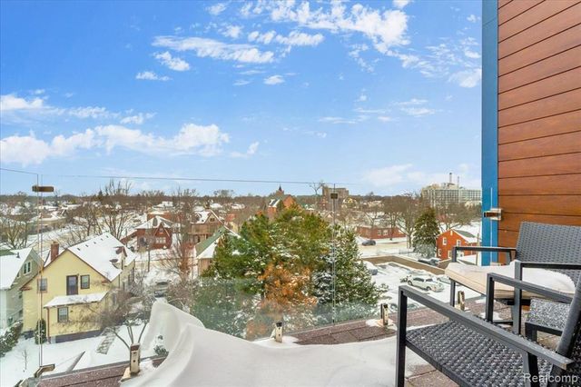 166 Oak Street PH5, Wyandotte, MI 48192