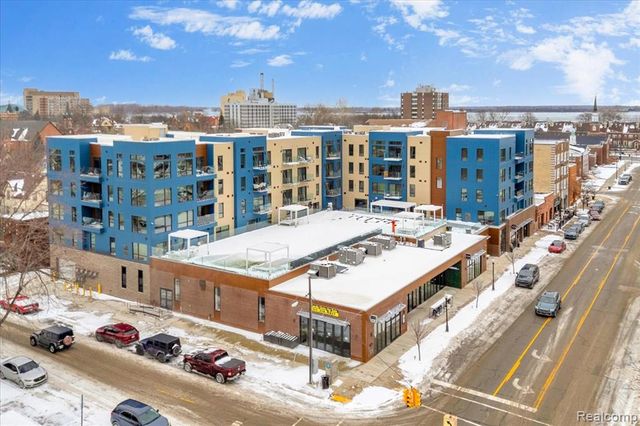 166 Oak Street PH5, Wyandotte, MI 48192