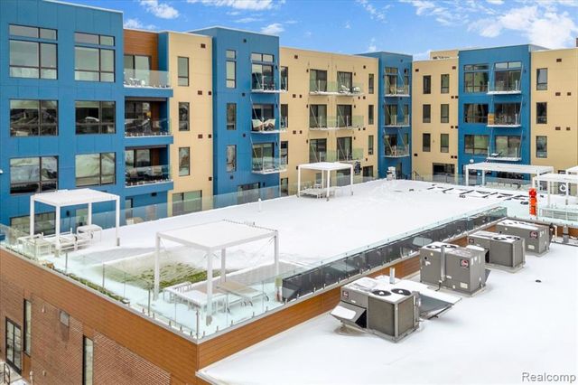 166 Oak Street PH5, Wyandotte, MI 48192