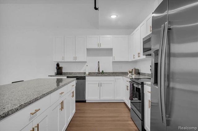 166 Oak Street PH5, Wyandotte, MI 48192