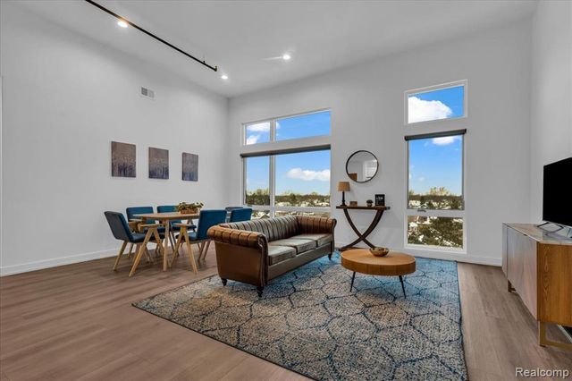 166 Oak Street PH5, Wyandotte, MI 48192