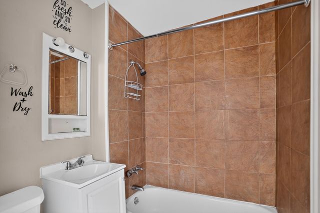2388 Vendome Drive S, Columbus, OH 43219
