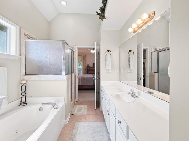 8294 WESLEY WOODS CIR, Memphis, TN 38018