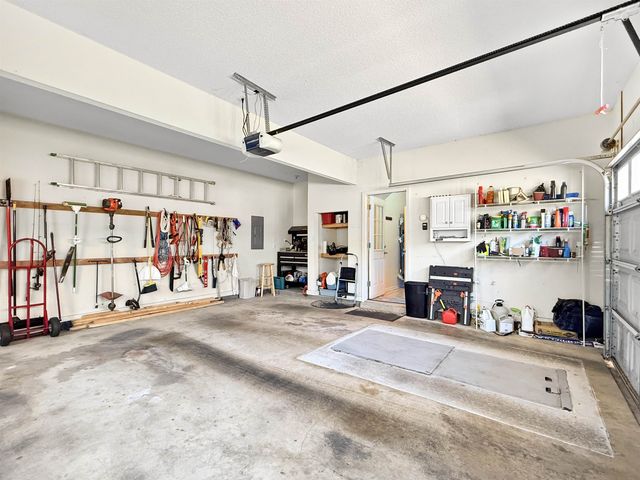 8294 WESLEY WOODS CIR, Memphis, TN 38018