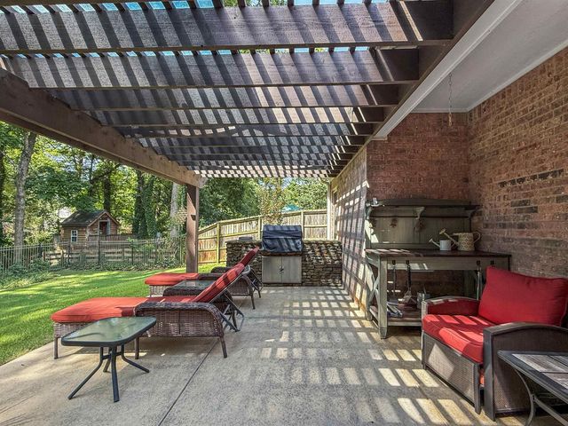 8294 WESLEY WOODS CIR, Memphis, TN 38018