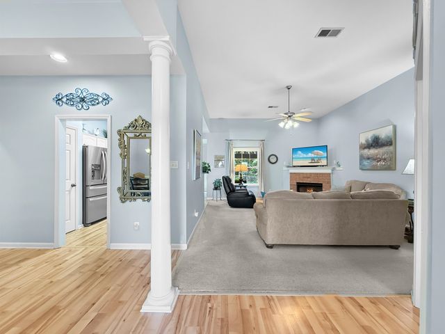 8294 WESLEY WOODS CIR, Memphis, TN 38018