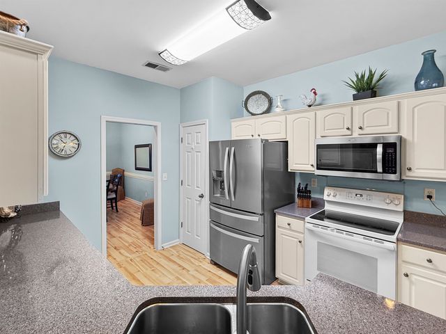 8294 WESLEY WOODS CIR, Memphis, TN 38018