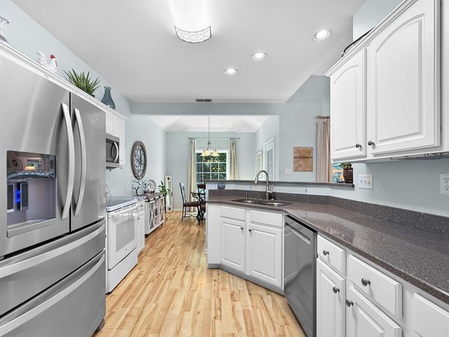 8294 WESLEY WOODS CIR, Memphis, TN 38018