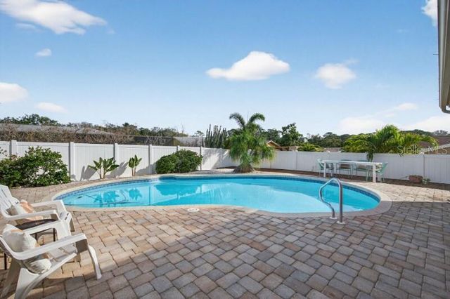 8195 COACHLIGHT CIRCLE, Seminole, FL 33776