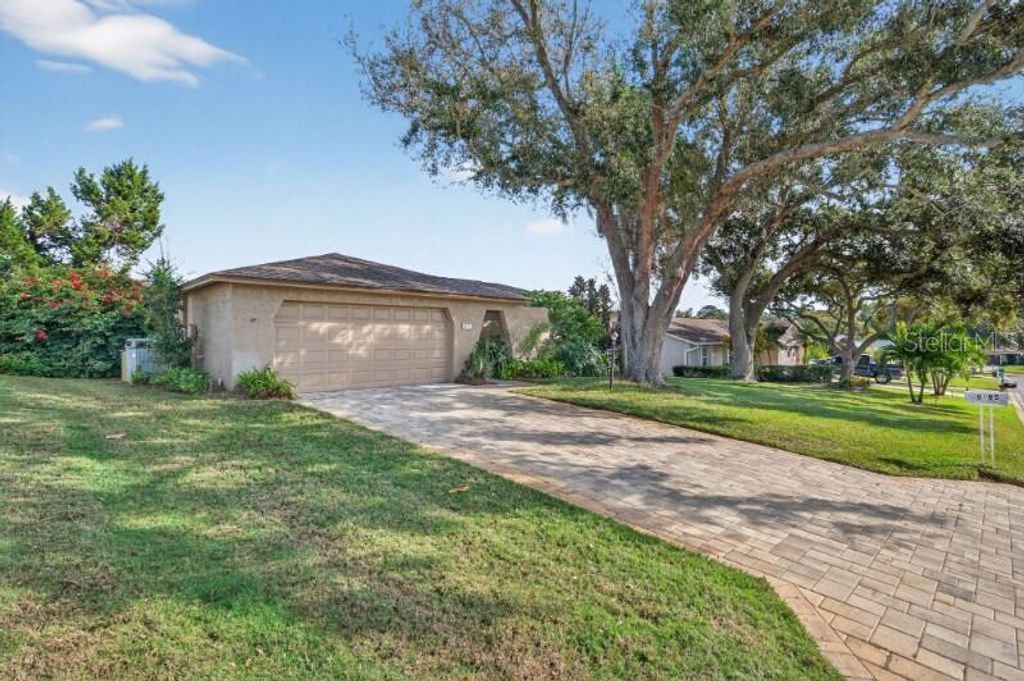 8195 COACHLIGHT CIRCLE, Seminole, FL 33776
