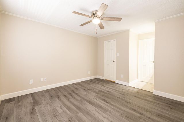 2750 Holly Hall Street 1711, Houston, TX 77054