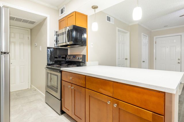 2750 Holly Hall Street 1711, Houston, TX 77054