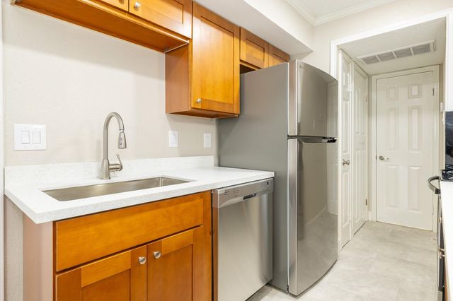 2750 Holly Hall Street 1711, Houston, TX 77054
