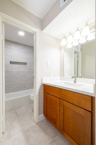 2750 Holly Hall Street 1711, Houston, TX 77054