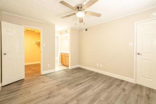 2750 Holly Hall Street 1711, Houston, TX 77054