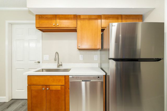 2750 Holly Hall Street 1711, Houston, TX 77054