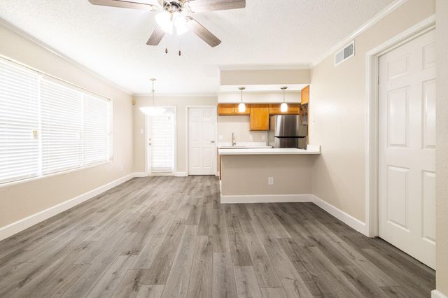 2750 Holly Hall Street 1711, Houston, TX 77054
