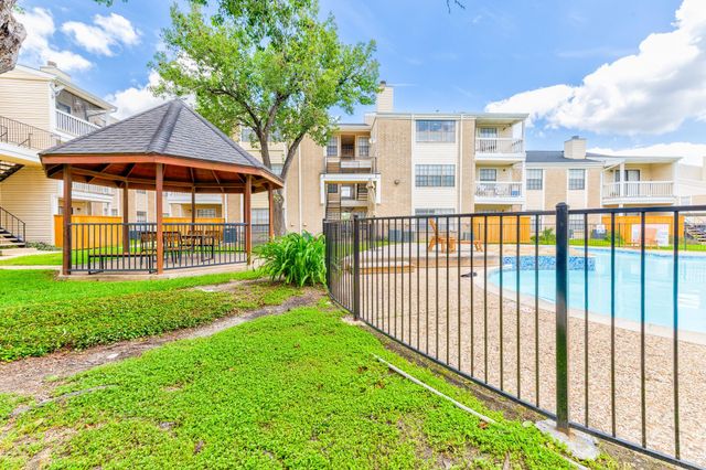 2750 Holly Hall Street 1711, Houston, TX 77054