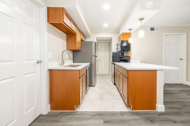 2750 Holly Hall Street 1711, Houston, TX 77054