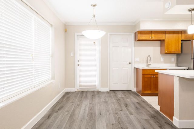 2750 Holly Hall Street 1711, Houston, TX 77054