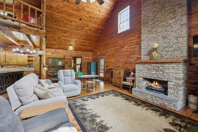 602 Gaither Hinson Rd, Waynesboro, TN 38485