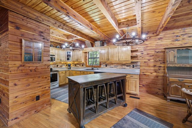 602 Gaither Hinson Rd, Waynesboro, TN 38485