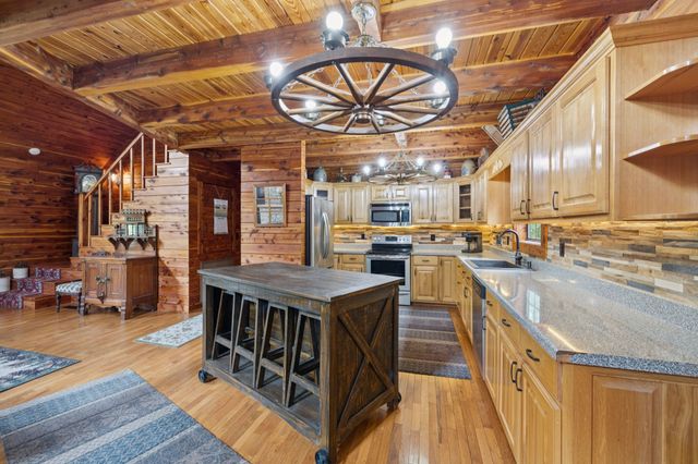 602 Gaither Hinson Rd, Waynesboro, TN 38485