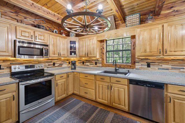 602 Gaither Hinson Rd, Waynesboro, TN 38485