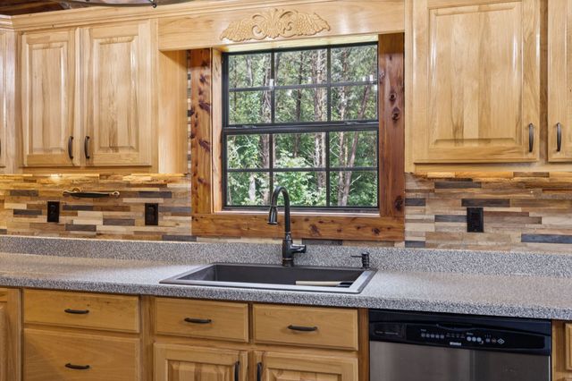 602 Gaither Hinson Rd, Waynesboro, TN 38485