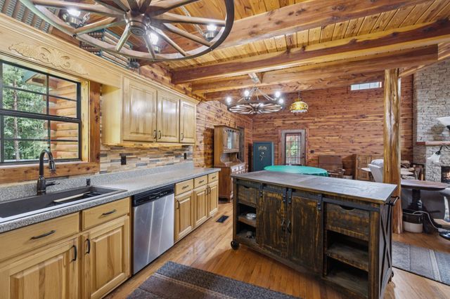 602 Gaither Hinson Rd, Waynesboro, TN 38485