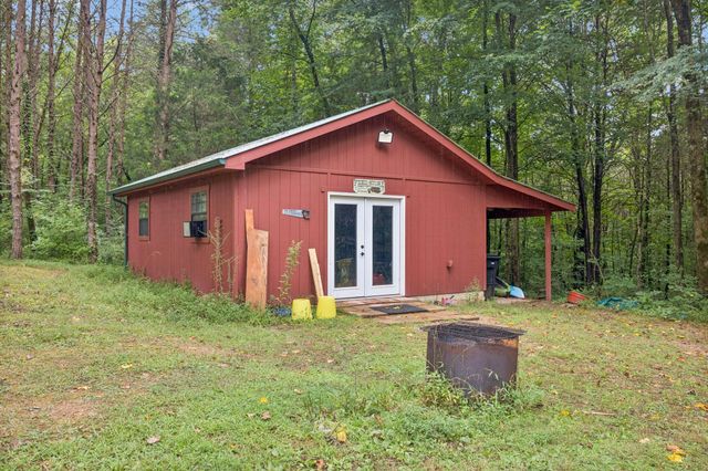 602 Gaither Hinson Rd, Waynesboro, TN 38485