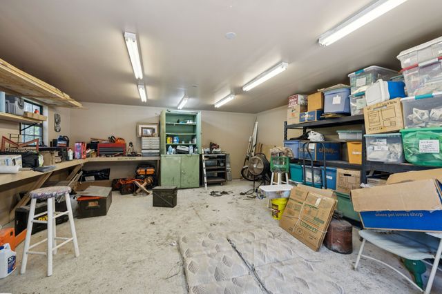 602 Gaither Hinson Rd, Waynesboro, TN 38485