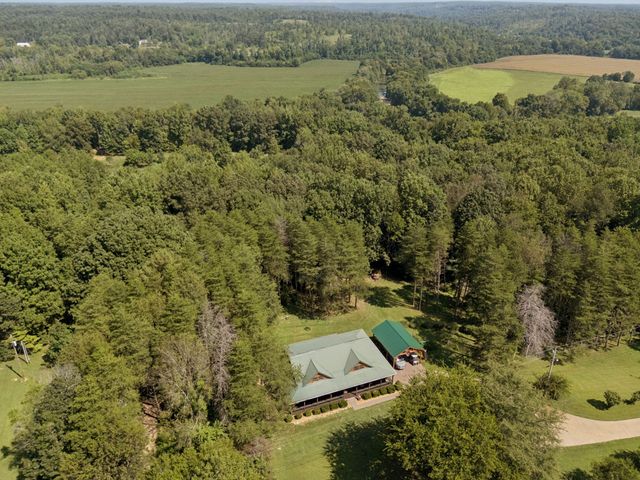 602 Gaither Hinson Rd, Waynesboro, TN 38485