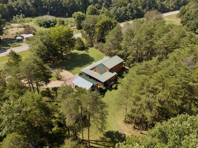 602 Gaither Hinson Rd, Waynesboro, TN 38485