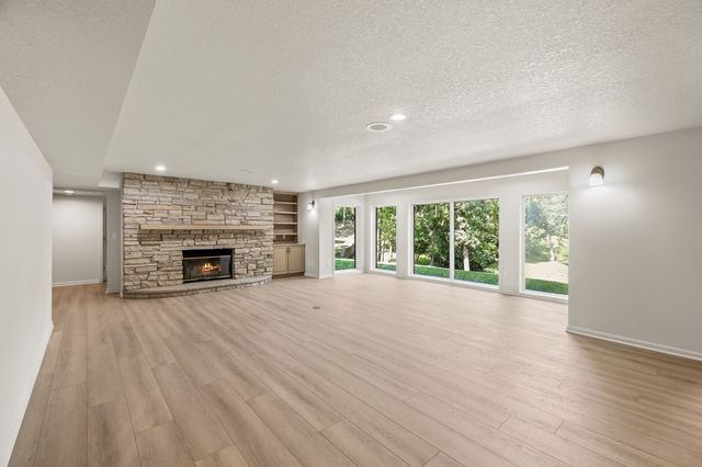 4119 Timberwood Drive, West Des Moines, IA 50265