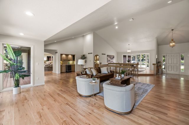 4119 Timberwood Drive, West Des Moines, IA 50265