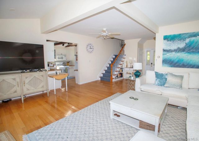 35 Prospect Road, Centerport, NY 11721