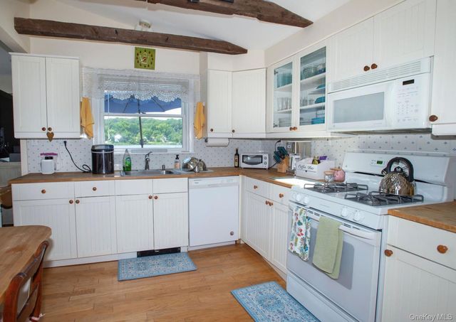 35 Prospect Road, Centerport, NY 11721