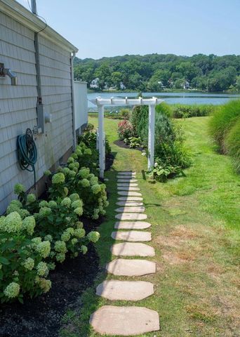 35 Prospect Road, Centerport, NY 11721