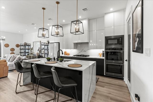 2132 Hondo Avenue, Dallas, TX 75219