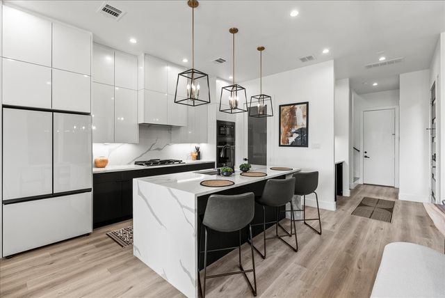 2132 Hondo Avenue, Dallas, TX 75219