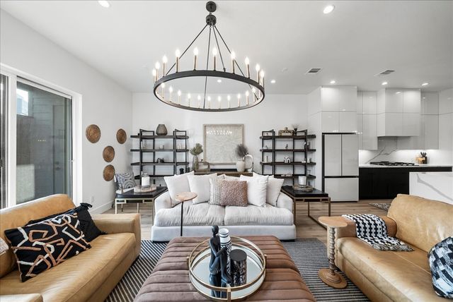 2132 Hondo Avenue, Dallas, TX 75219