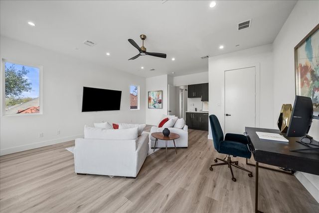 2132 Hondo Avenue, Dallas, TX 75219