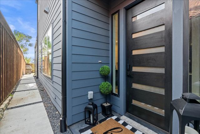 2132 Hondo Avenue, Dallas, TX 75219