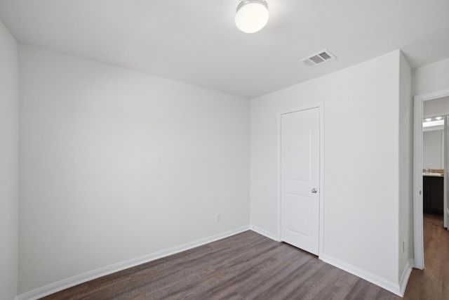 5017 Cressler LN 28G, Jarrell, TX 76537