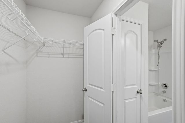 5017 Cressler LN 28G, Jarrell, TX 76537