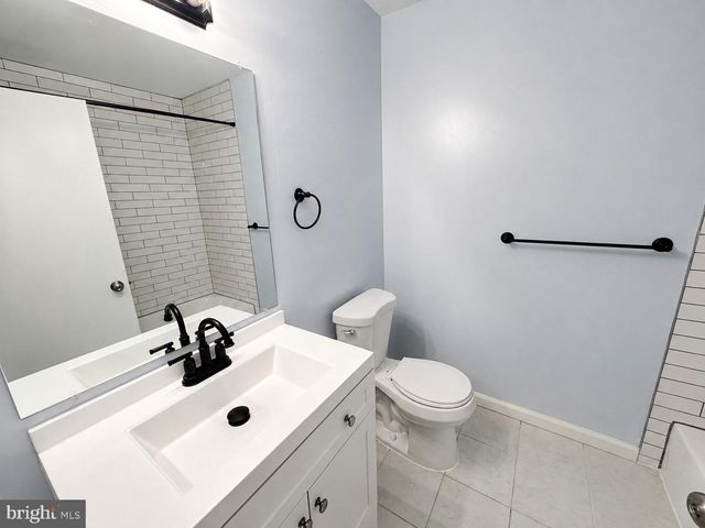 1230 LIBERTE CT, Burlington, NJ 08016