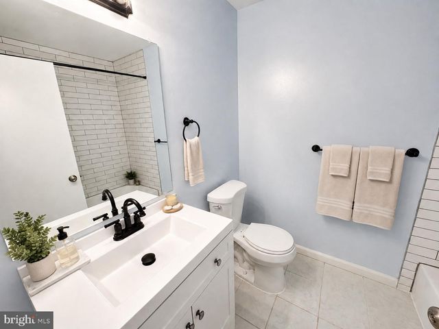 1230 LIBERTE CT, Burlington, NJ 08016